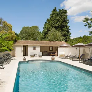 https://hotel-lamandiere.fr-provencehotel.com
