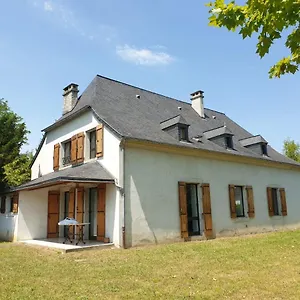 Hébergement de vacances La Bergerie, Maison Spacieuse Avec Grand Jardin, Vue Sur Les Pyrénées, Lourdes